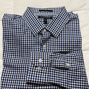 Banana Republic men’s Slim Fit button down dress shirt.